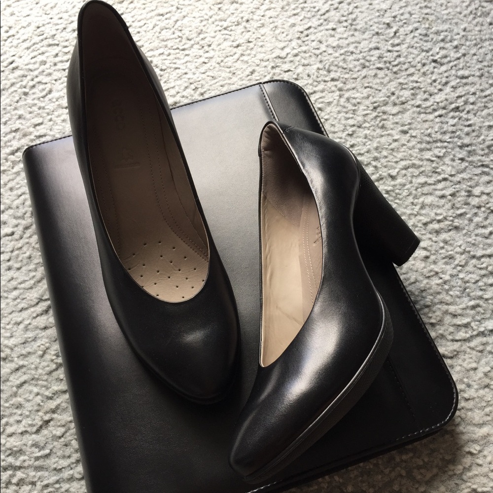 Ecco Dress Shoes Size 10.5 (41)